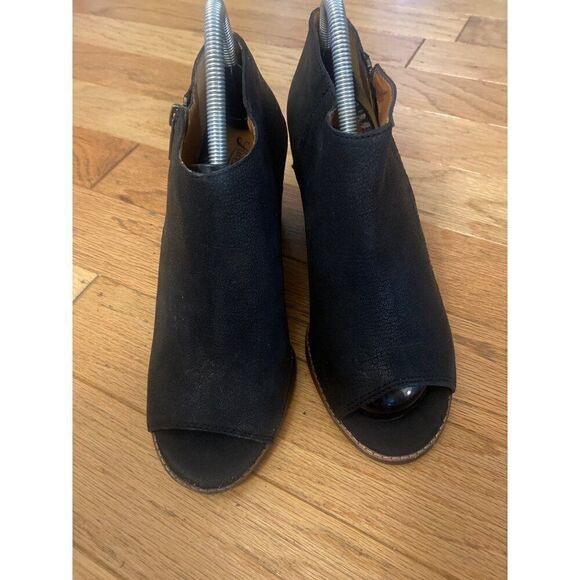 Lucky Brand womens black peep toe wedge heel textured leather ankle booties 10 - Picture 1 of 7